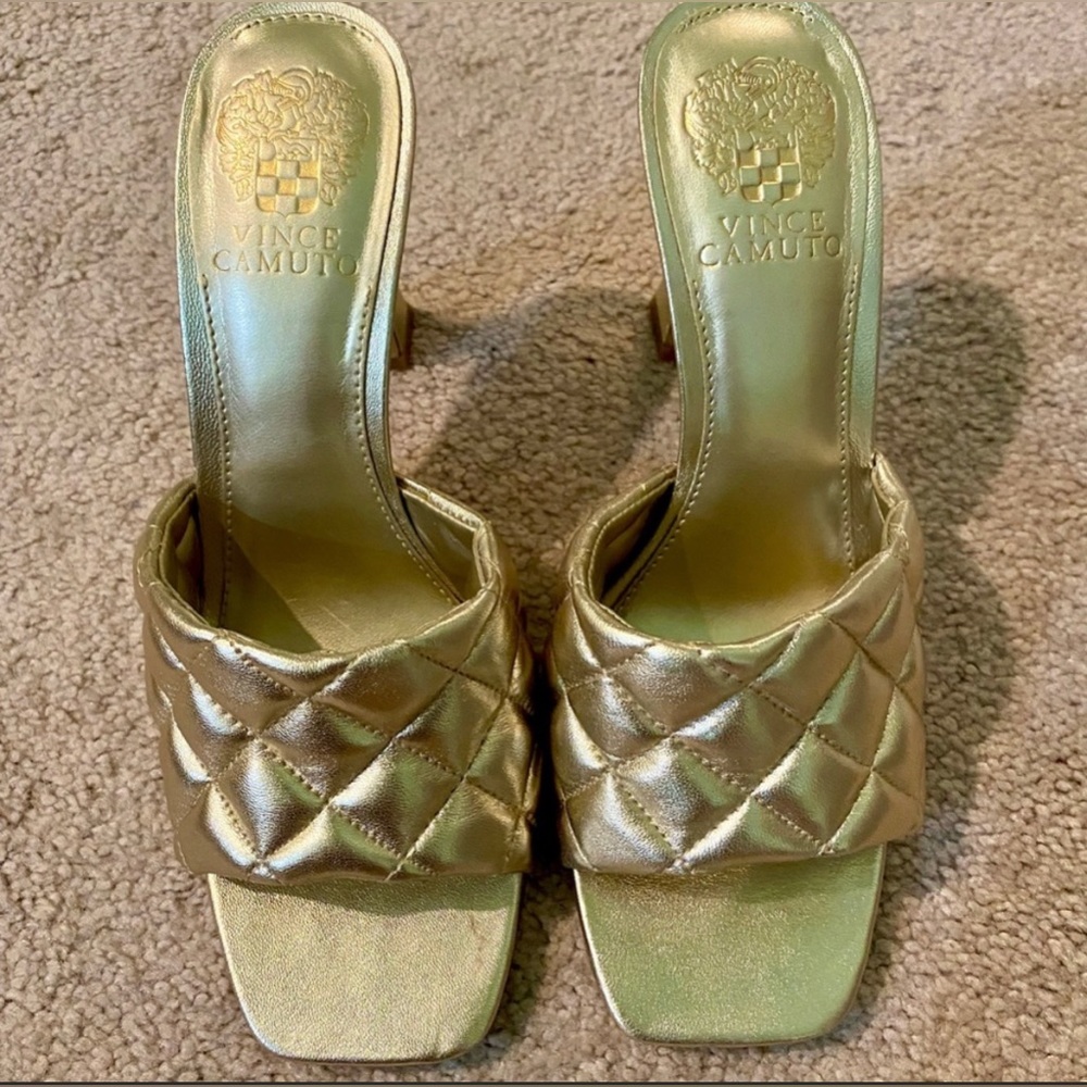 NWOB VINCE CAMUTO Reselm Quilted Band Leather Dress Sandals gold 7 1/5 - Picture 3 of 10